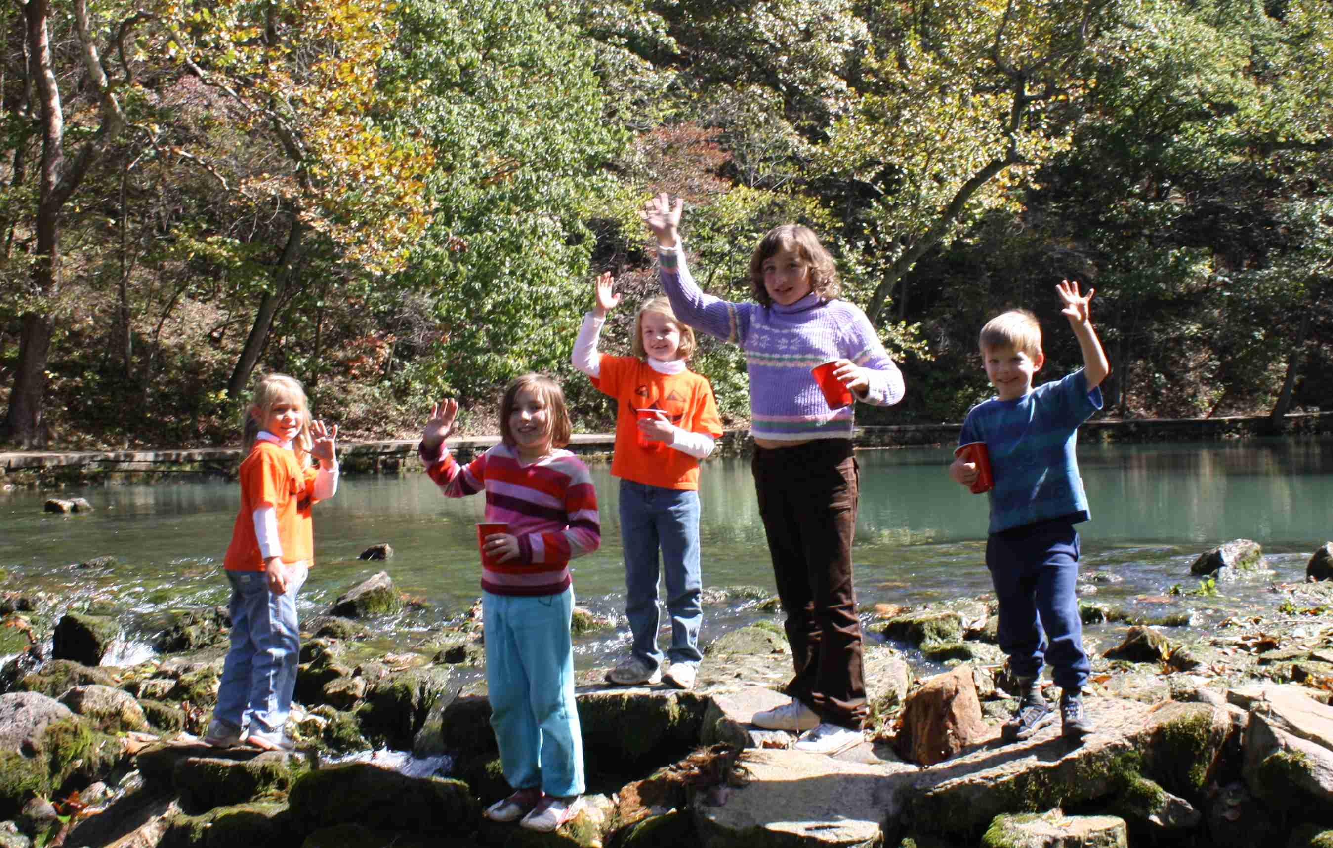 2009-10-04 Maramec Springs kids on rocks.jpg